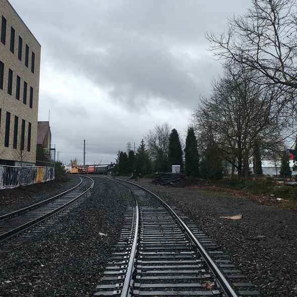 a picture of train tracks